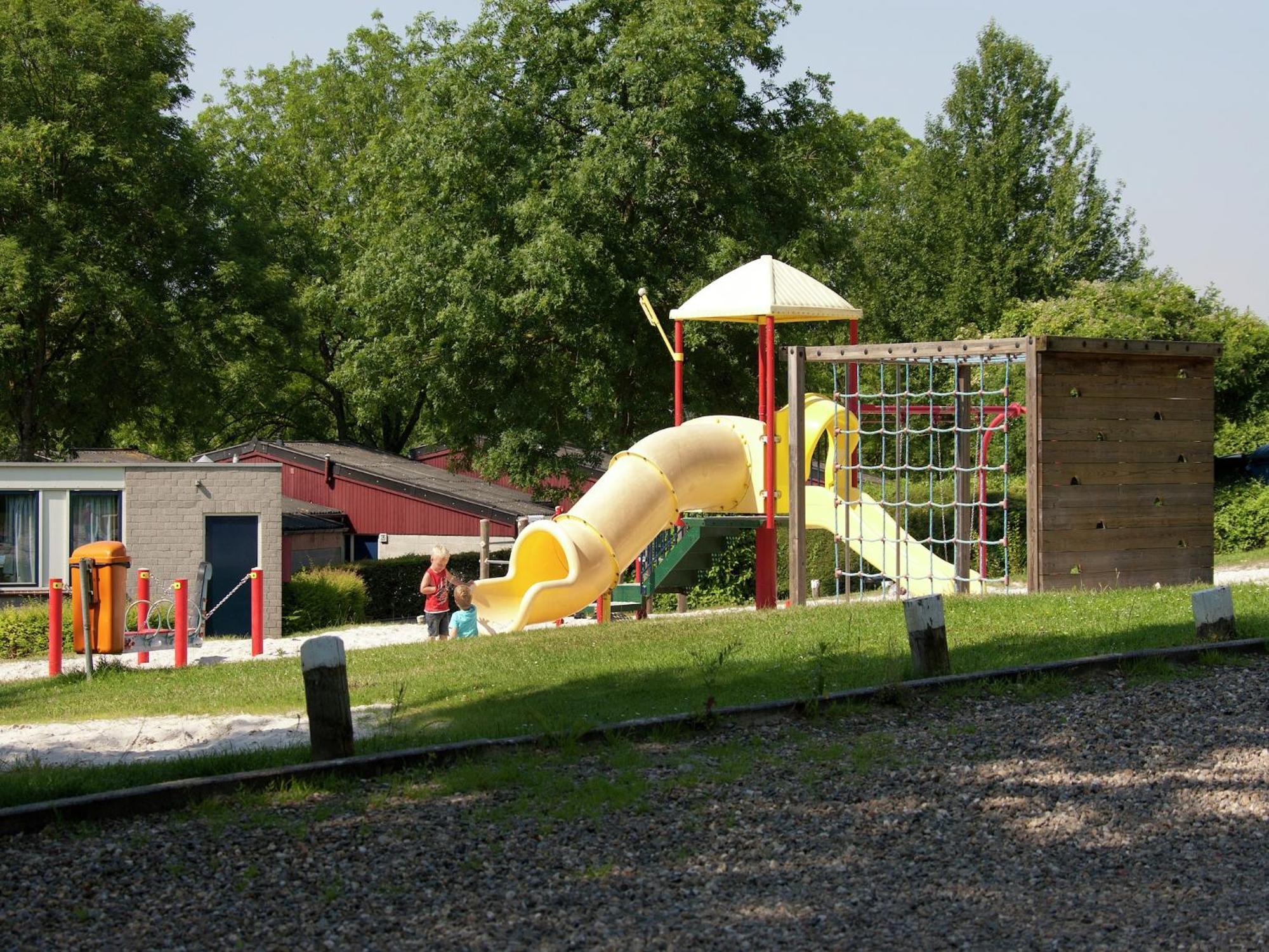 Nice Bungalow With Sauna And Bubble Bath, On A Holiday Park, 4 Km Valkenburg Villa Walem Exterior photo