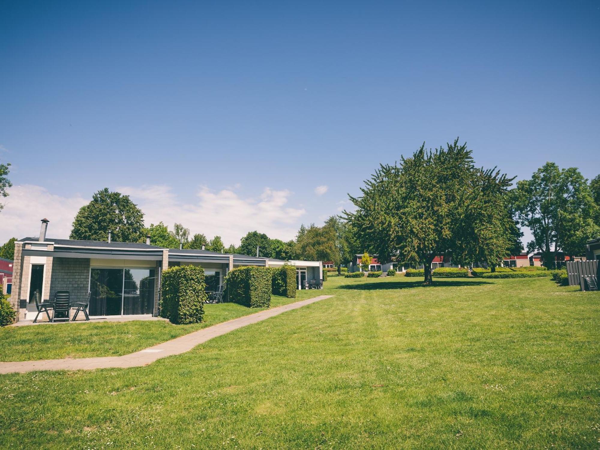 Nice Bungalow With Sauna And Bubble Bath, On A Holiday Park, 4 Km Valkenburg Villa Walem Exterior photo