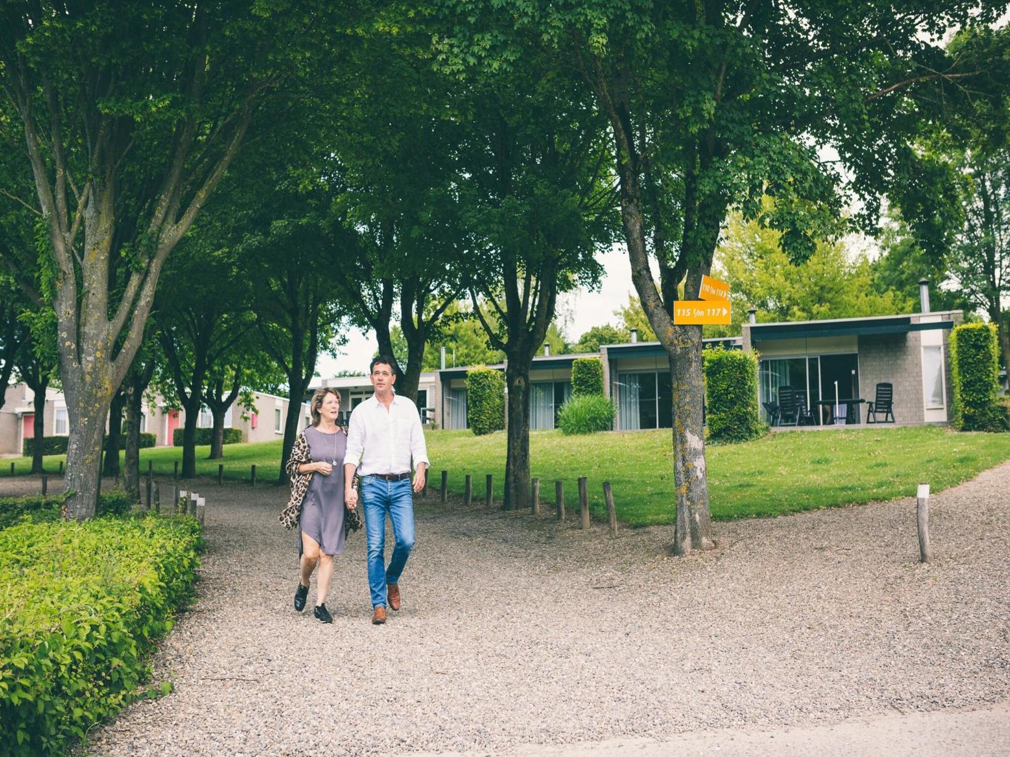 Nice Bungalow With Sauna And Bubble Bath, On A Holiday Park, 4 Km Valkenburg Villa Walem Exterior photo