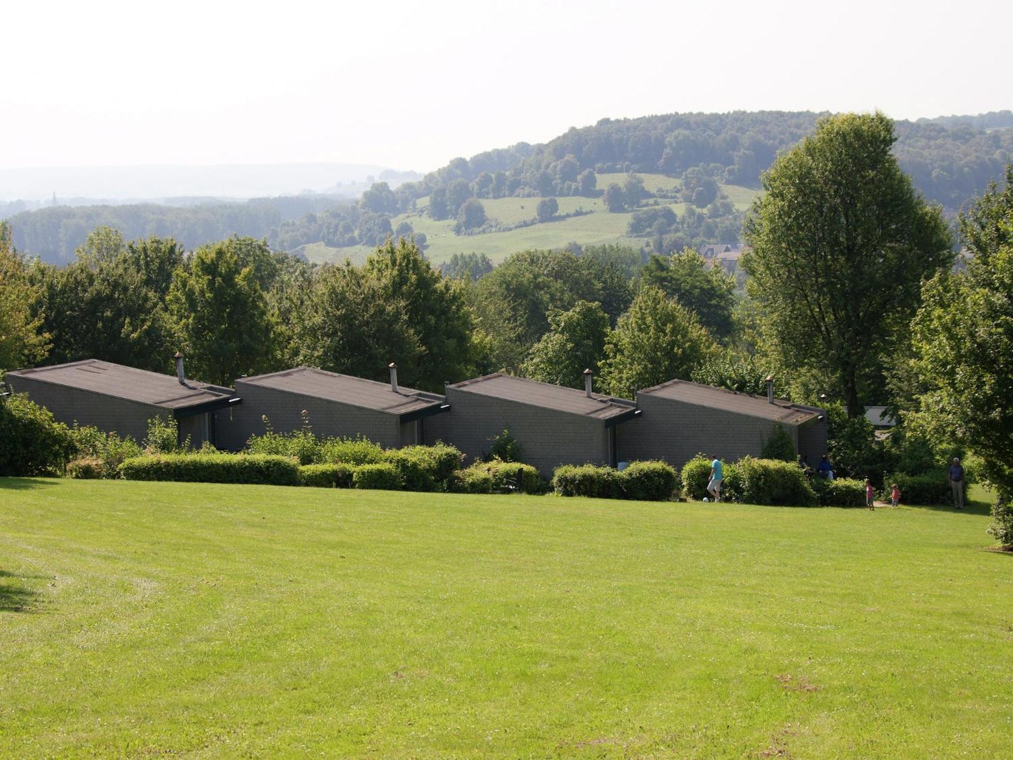 Nice Bungalow With Sauna And Bubble Bath, On A Holiday Park, 4 Km Valkenburg Villa Walem Exterior photo